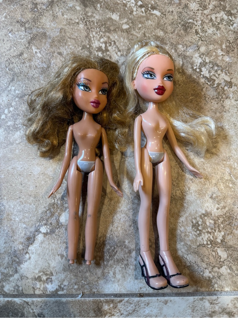 Bratz Step Out Cloe and Yasmin bundle of 2 MGA 2000s